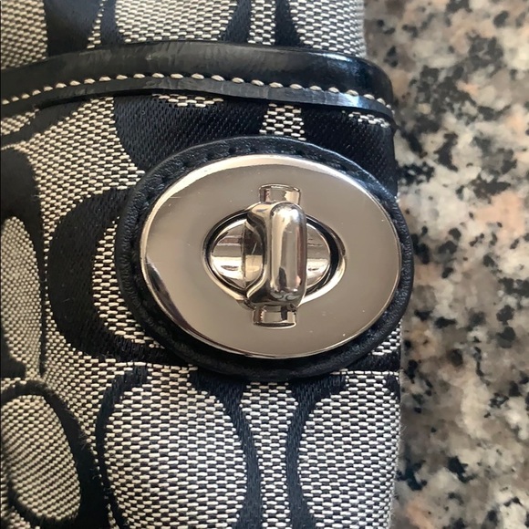Classic Coach Handbag Purse Great condition - Picture 4 of 11